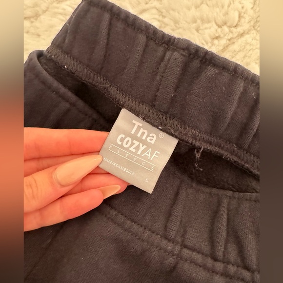 Aritzia TNA black sweatpants - Picture 2 of 2